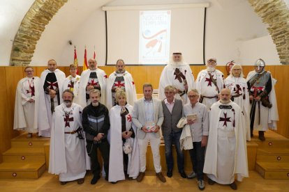 El concejal de Turismo de Ponferrada, Iván Alonso (C), durante la presentación del programa de la Noche Templaria 2026.