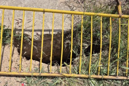 Tras la caída, la Guardia Civil colocó una valla en el agujero