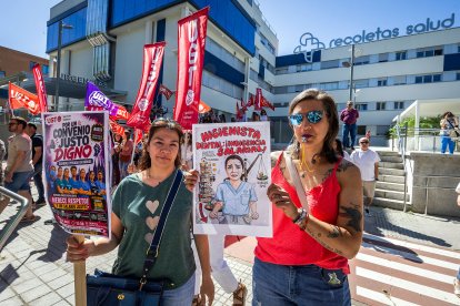 Manifestación por un nuevo convenio de la sanidad privada frente al hospital Recoletas.