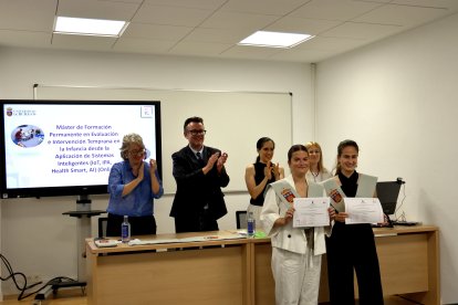 Imagen de la ceremonia de graduación del master.