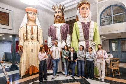 Doña Berenguela y el Conde Diego Porcelos estrenan nuevos trajes.