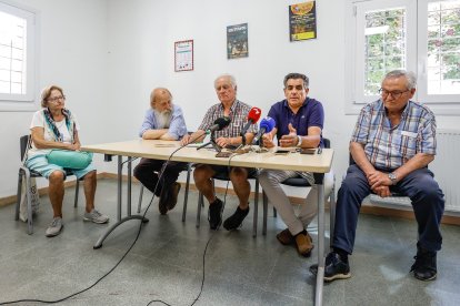 Imagen de vecinos de la Barriada de los Ríos.