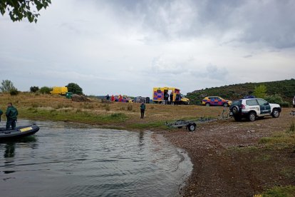 Búsqueda de un joven desaparecido en el embalse de Ricobayo (Zamora).