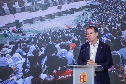 El presidente de la Diputación, Borja Suárez, durante la presentación del Festival de Verano de Clunia.