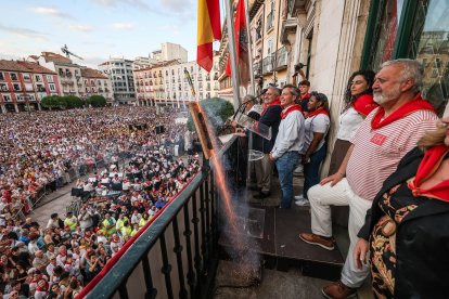 Lanzamiento de la bomba anunciadora de las fiestas