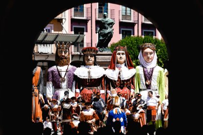 Baile de Danzantes, Gigantillos y Gigantones en las fiestas de San Pedro 2026.