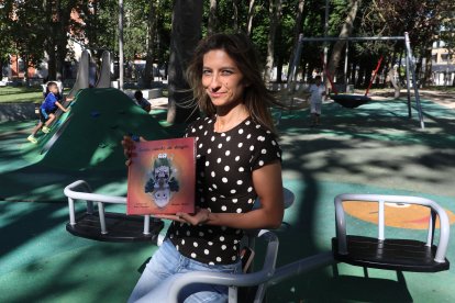 La psicóloga Anabel Martín autora del libro infantil, 'Antón aliento de dragón', e ilustrado por Nerea Rodriguez,  creado para que  los niños aprendan a gestionar las emociones.
