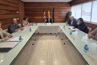 Pino en un momento de la reunión con los responsables de la Federación de Caza de CyL.