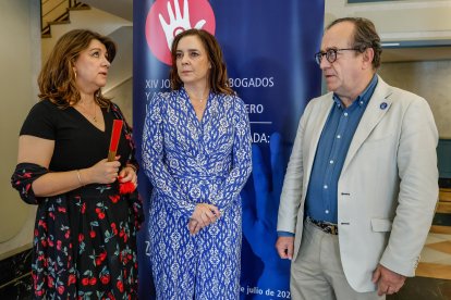 Pilar Olalla Martínez, Mónica Pérez Villegas y Fernando Rodríguez Santocildes.