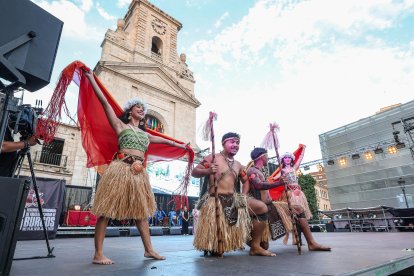 Imagen de la inauguración del Festival de Folclore.