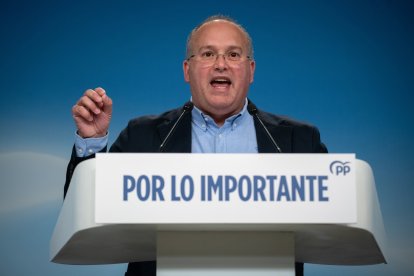 Archivo - El secretario general del PP, Miguel Tellado, durante una rueda de prensa.