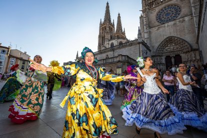 Desfile del Festival Internacional de Folclore 2026.