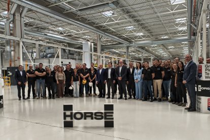 Visita del presidente de la Junta de Castilla y León, Alfonso Fernández Mañueco, a la factoría de Horse en Valladolid.