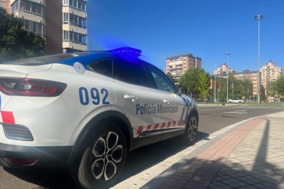 Archivo - Un coche de la Policía Municipal de Valladolid.