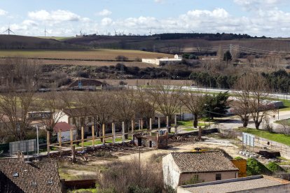 Terrenos de la antigua CLH al fondo, donde el PP planea un nuevo complejo deportivo.