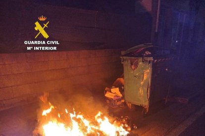 Detenido el presunto autor de varios delitos, entre ellos la quema de contenedores en el municipio de Toreno (León).