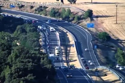 Un accidente corta un carril de la A-1 en sentido Madrid.