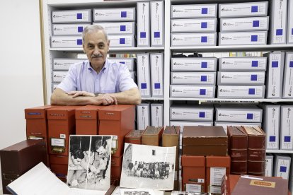 José María Bermúdez de Castro dona su archivo al Centro de Investigación Emiliano Aguirre.