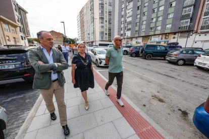 La alcaldesa visitó el punto, junto al aparcamiento ya existente en Lavaderos, en el que se han sumado 28 plazas.
