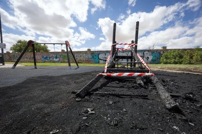 Imagen del parque infantil vandalizado.
