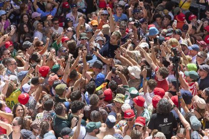 Imagen de una abarrotada Plaza del Trigo.