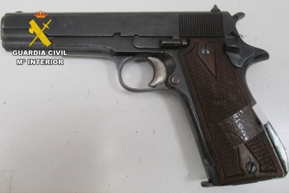 Imagen de una de las armas requisadas.