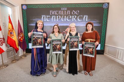 Raquel Torrientes, Raquel Contreras, Isabel Torrientes y Rosa González en la presentación