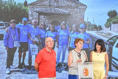 José Luis Díez, Rosa María Calvo e Inma Sierra, en la presentación de la segunda Marcha de la Alegría.