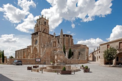 Vista de la iglesia de Santa María la Real.