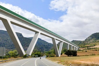 Infografía del viaducto que sobrevolará la carretera nacional N-1 en Pancorbo.