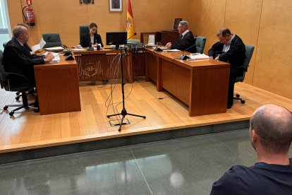 Juicio al acusado de maltrato animal en un criadero de perros en Melgar de Fernamental (Burgos).