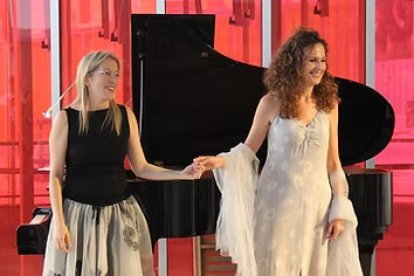 Las intérpretes Marta Arce y María Tejido.