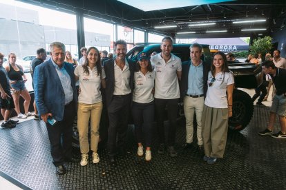 Foto de la presentación de Cristina Gutiérrez como piloto de Santana Racing Team.
