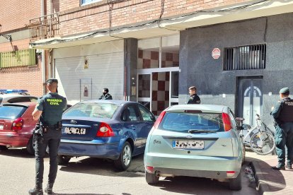 Imagen del dispositivo desplegado en torno a la vivienda del detenido.