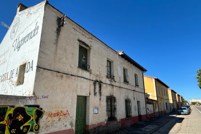 Imagen de las casas afectadas por la falta de suministro municipal