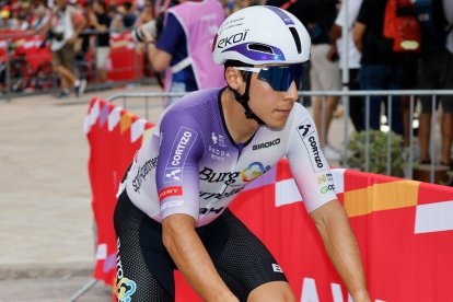César Macías viaja a Italia tras completar su primera Vuelta a España.