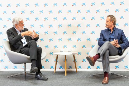Juanma López Iturriaga y Jorge Valadano durante su intervención en la Casa del Cordón.