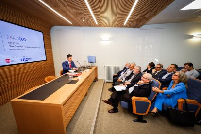 Instante de la presentación de la iniciativa a cargo de Mario Pérez, presidente de AJE: