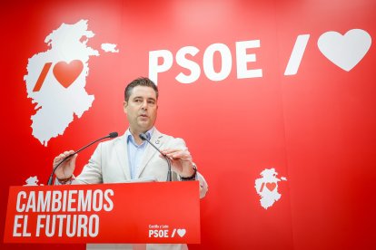 Daniel de la Rosa, en la sede del PSOE de Burgos.