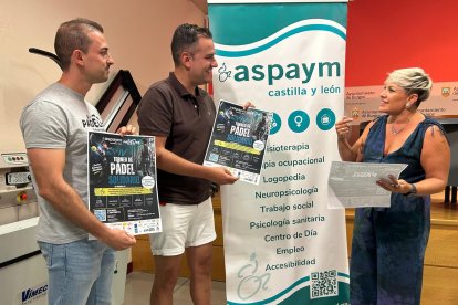 Javier Castillo, de Padelite; Rafael Escudero, de Aspaym Burgos, y Mila del Campo, concejala de Servicios Sociales, en la presentación del evento.