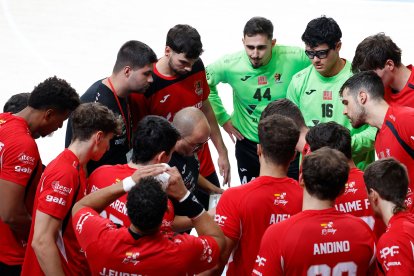 Un tiempo muerto de los cidianos en el primer partido de liga en El Plantío.