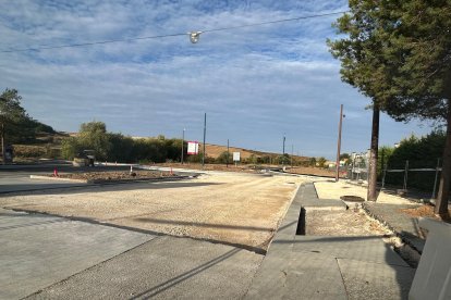 La nueva rotonda ‘a la holandesa’, a la altura de la calle Gumiel de Izán, todavía falta de pavimentar.
