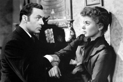 Charles Boyer e Ingrid Bergman en 'Luz que agoniza'.