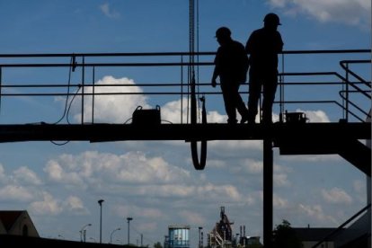 Archivo - Trabajadores.