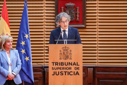 El fiscal superior de Castilla y León, Santiago Mena, y la presidenta del TSJCyL, Ana del Ser.