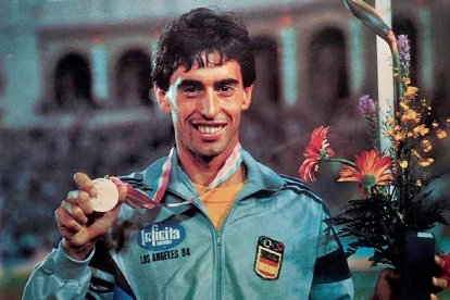 José Manuel Abascal, con la medalla de bronce conseguida en los Juegos Olímpicos de Los Ángeles' 84.