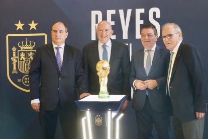 El consejero de la Presidencia, Luis Miguel González Gago, participa en la presentación de la exposición ''Reyes del Mundo'', organizada por la Real Federación Española de Fútbol (RFEF).