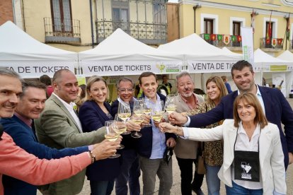 La vicepresidenta segunda, Isabel Blanco, asiste a la Feria del Vino de la 36 edición de la Fiesta de la Vendimia D.O. Rueda.