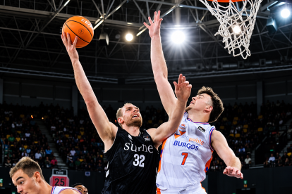 El San Pablo Burgos peleó hasta el final en Bilbao, pero volvió a caer.