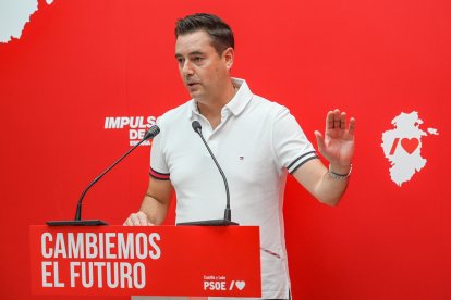 Daniel de la Rosa, en la sede del PSOE de Burgos.